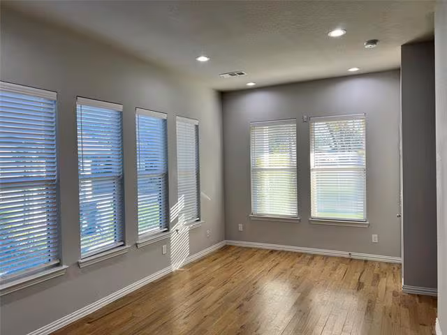 319 West Page Avenue, Dallas, TX 75208 photo 3