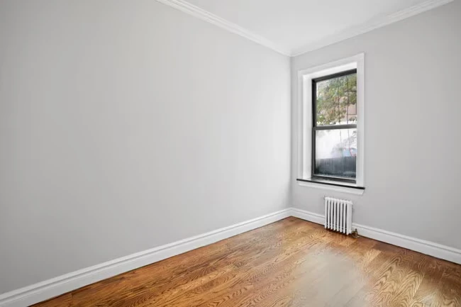 346 E 18th St New York, NY 10003 photo 4