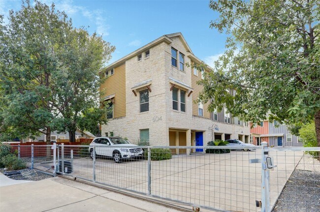 604 Allen St Austin, TX 78702 photo 2