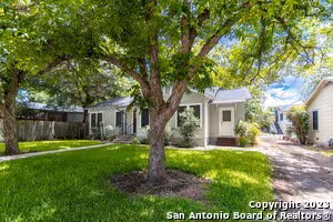 465 S Guenther Ave New Braunfels, TX 78130 photo 2