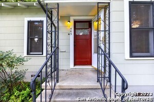 465 S Guenther Ave New Braunfels, TX 78130 photo 3