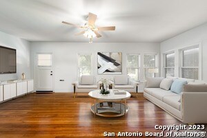 465 S Guenther Ave New Braunfels, TX 78130 photo 4