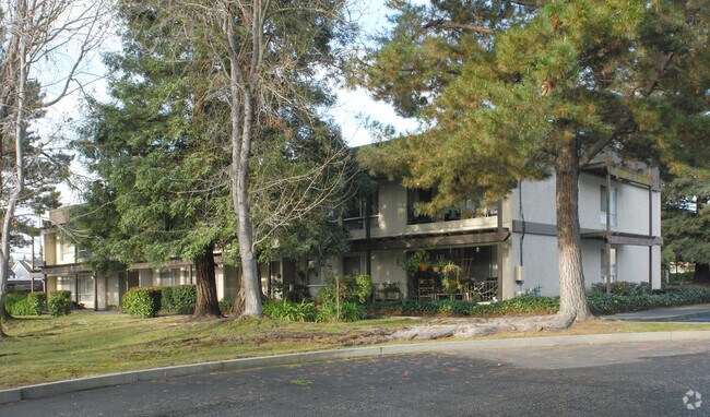 Sierra Vista Apartments photo 3