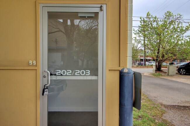 508 E 53rd St Austin, TX 78751 photo 3
