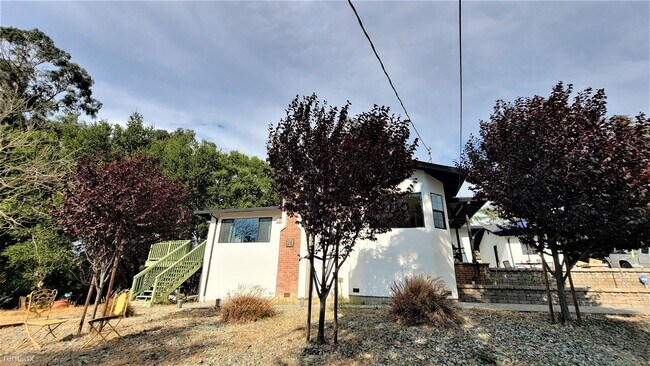 22694 Valley View Drive, Hayward, CA 94541 photo 2