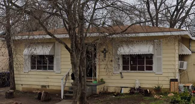 1046 Poinsettia San Antonio, TX 78202 photo 4