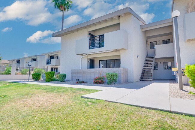 6480 N 82nd St Scottsdale, AZ 85250 photo 4