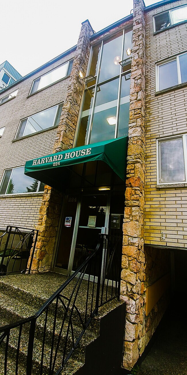Harvard House photo 3