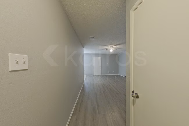 1117 Saturn St photo 2