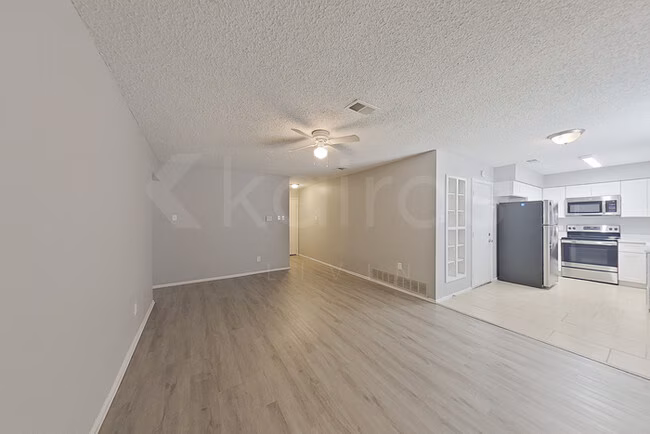 1117 Saturn St photo 4