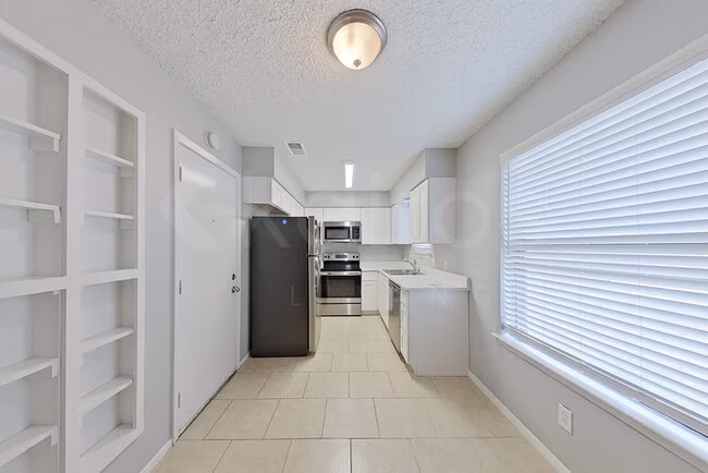1117 Saturn St photo 5
