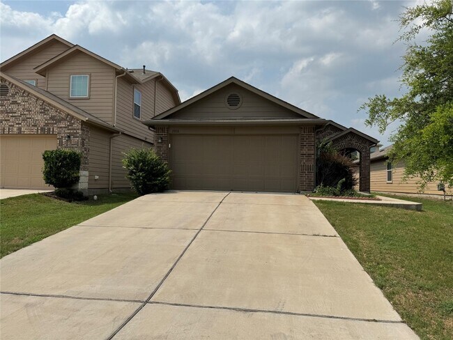 2018 Grow Ln Austin, TX 78754 photo 2