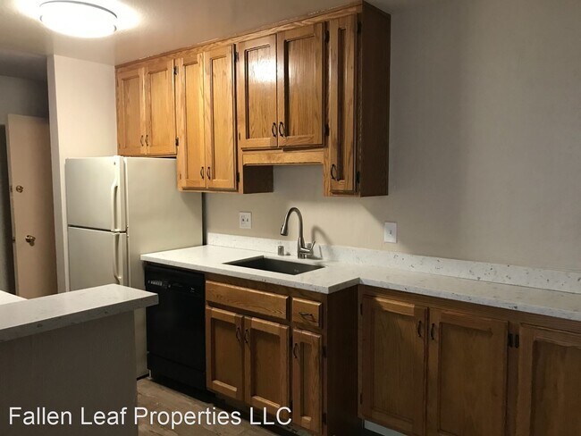 Beautifully Renovated Condo in Prime Location photo 5