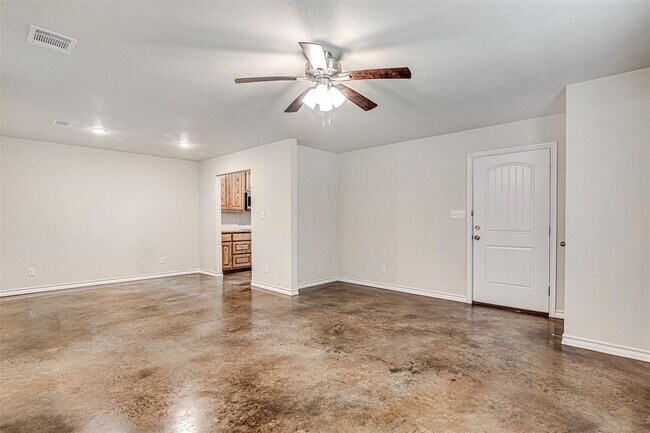 202 Honey Bee Drive, Joshua, TX 76058 photo 4
