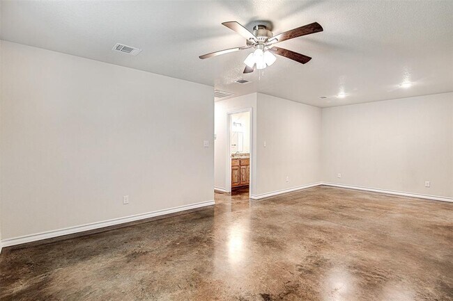 202 Honey Bee Drive, Joshua, TX 76058 photo 3