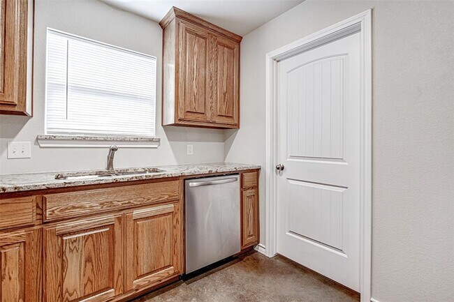 202 Honey Bee Drive, Joshua, TX 76058 photo 5