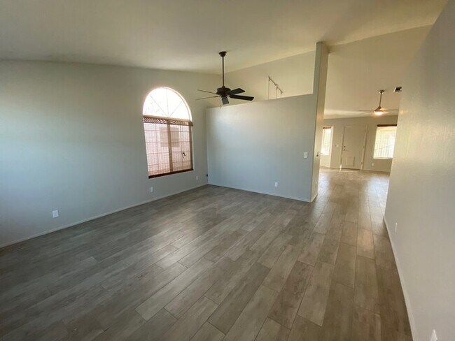 2057 E Devon Rd Gilbert, AZ 85296 photo 3
