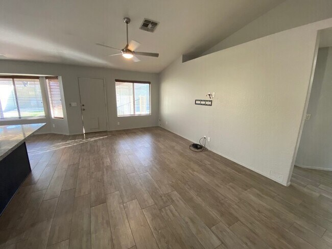 2057 E Devon Rd Gilbert, AZ 85296 photo 4