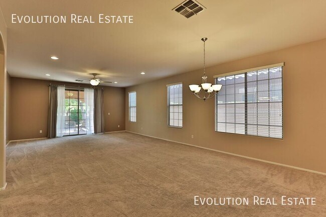 3067 E Palmdale Ln Gilbert, AZ 85298 photo 5