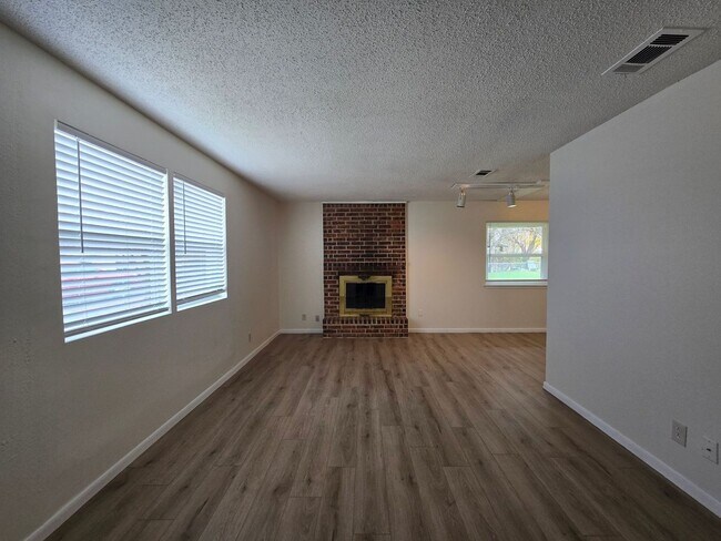 2203 Wheeler Cir Killeen, TX 76549 photo 2