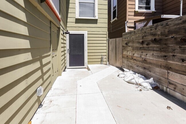 1432 12th St Oakland, CA 94607 photo 5