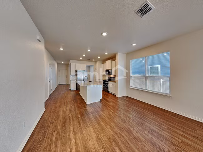 421 Pebble Bend New Braunfels, TX 78130 photo 4