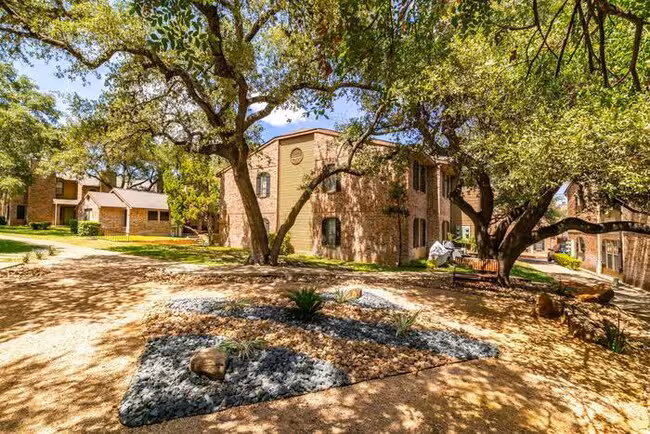 2650 Thousand Oaks Dr San Antonio, TX 78232 photo 2