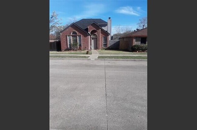 1428 Savannah St Mesquite, TX 75149 photo 2