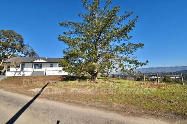 510 Fairview Ct Petaluma, CA 94952 photo 2