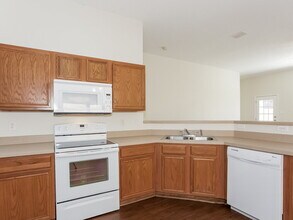 11008 Briaroaks Dr Fort Worth, TX 76140 photo 4