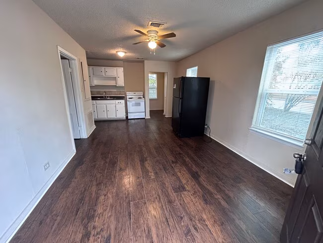 617 S Palmetto Ave San Antonio, TX 78203 photo 3
