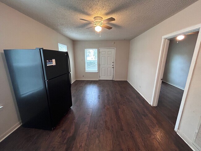 617 S Palmetto Ave San Antonio, TX 78203 photo 5