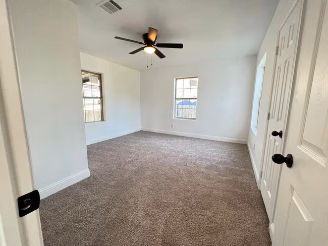 2725 Yucca Avenue, Fort Worth, TX 76111 photo 2