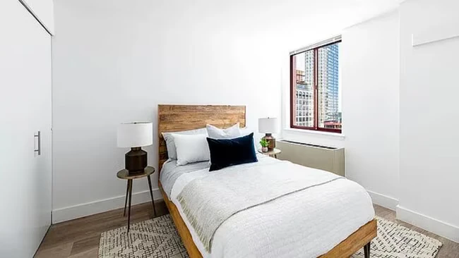 433 W 34th St. New York, NY 10001 photo 2