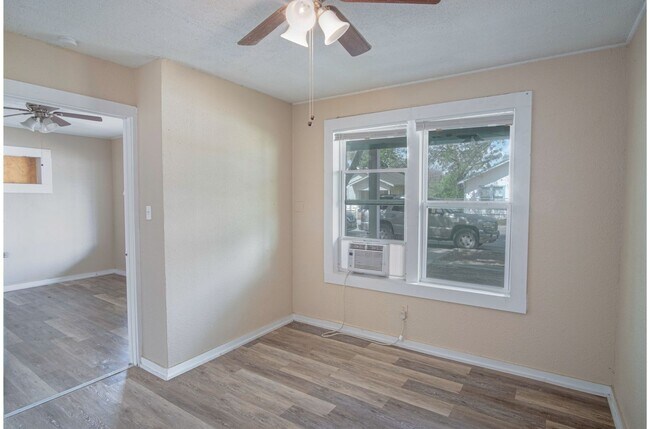342 Vine St San Antonio, TX 78210 photo 2