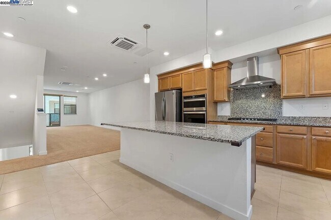 5753 Vibrant Loop, San Jose, CA 95119 photo 4