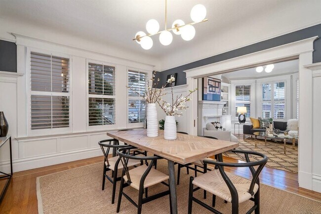 Stunning Edwardian 2bed/1bath Condo photo 2