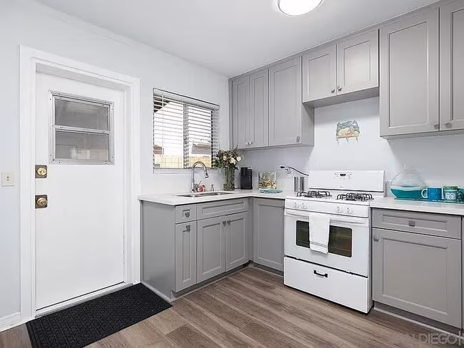 1382 Grove Ave Imperial Beach, CA 91932 photo 2