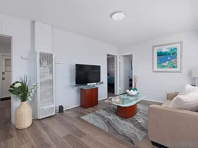 1382 Grove Ave Imperial Beach, CA 91932 photo 4
