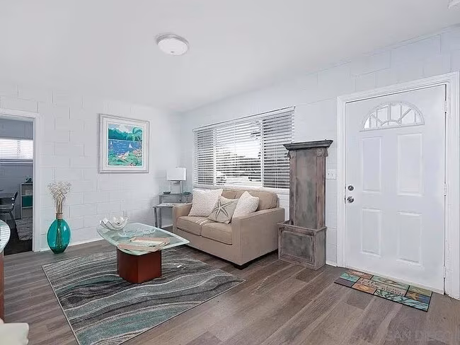 1382 Grove Ave Imperial Beach, CA 91932 photo 3