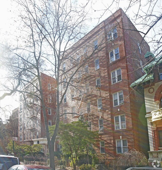 360 Clinton Ave Brooklyn, NY 11238 photo 4