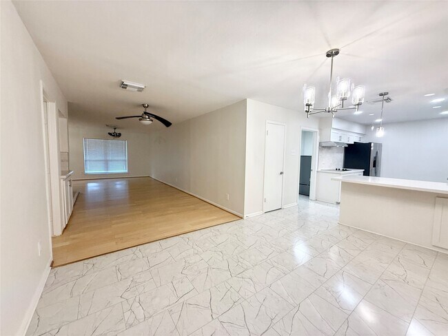 5470 Ariel Street, Houston, TX 77096 photo 5