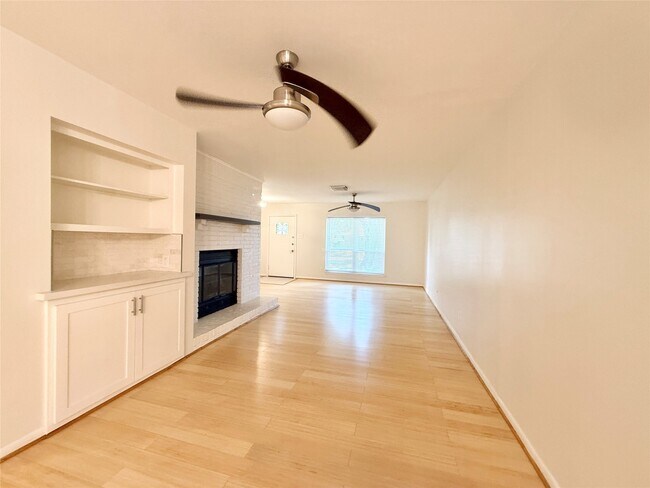 5470 Ariel Street, Houston, TX 77096 photo 4