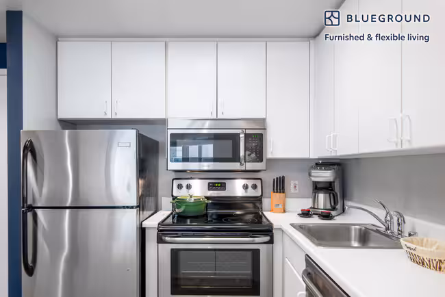 240 Lombard St San Francisco, CA 94111 photo 2