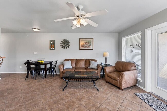 730 E Mather St New Braunfels, TX 78130 photo 5