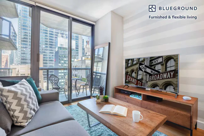 235 W 48th St New York, NY 10036 photo 4