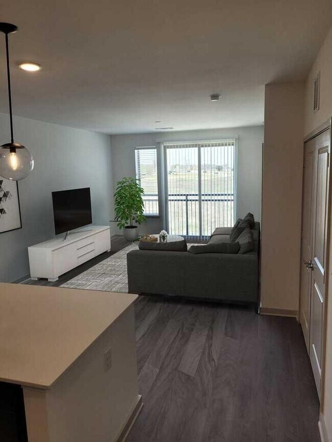 2670 S A.W. Grimes Blvd Round Rock, TX 78664 photo 3