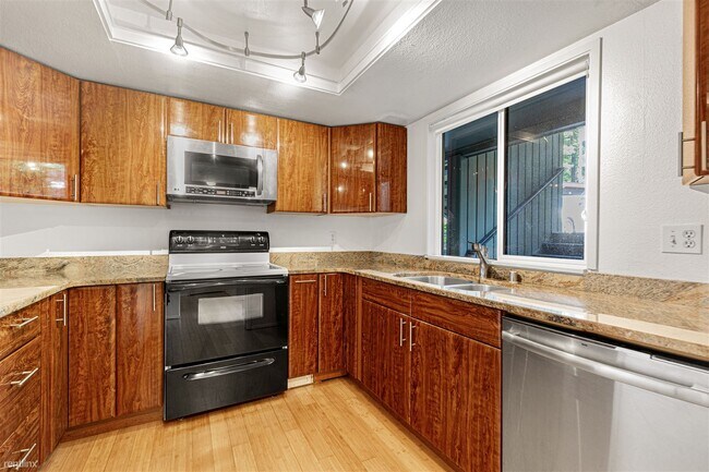 Yarrowood Condominiums photo 5