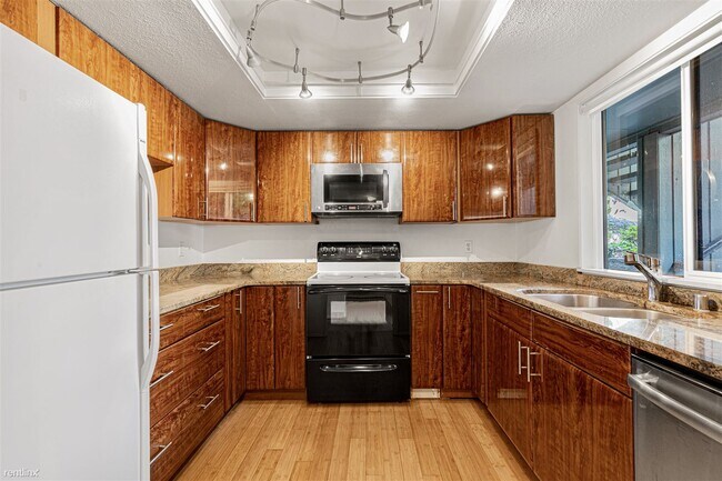 Yarrowood Condominiums photo 4