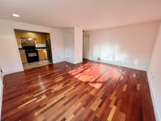 522 Prospect St Seattle, WA 98109 photo 4